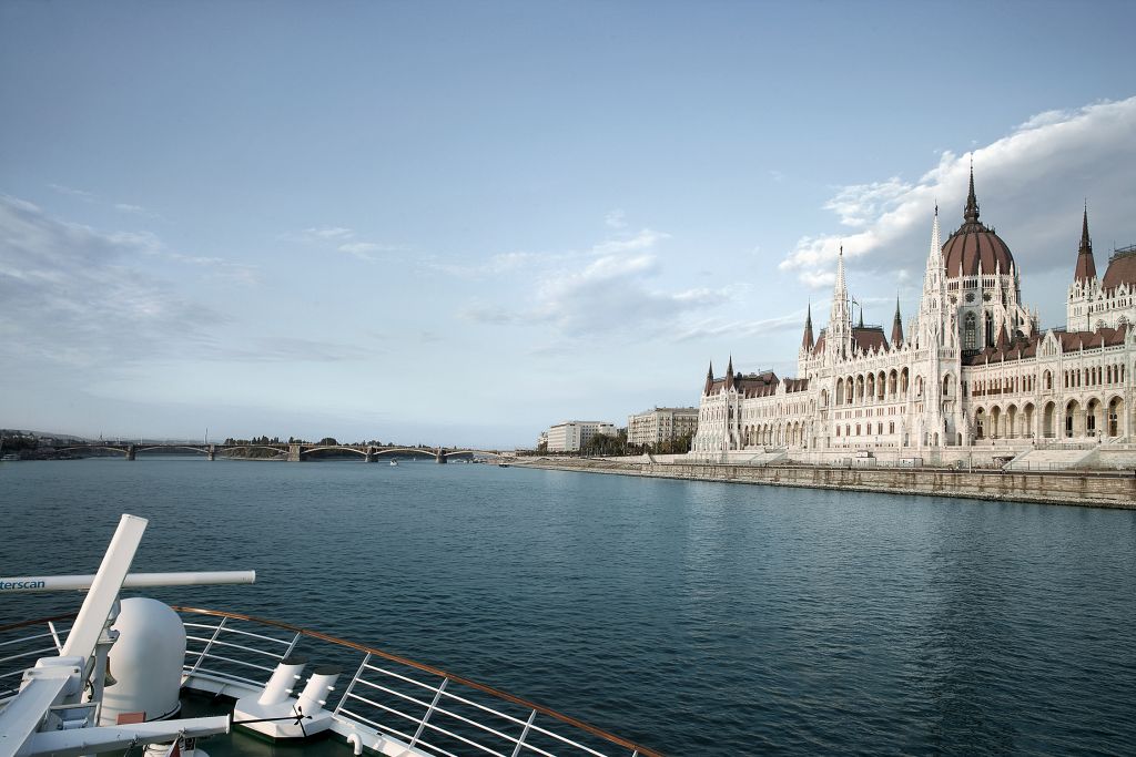 Arosa-Donau-Buadapest-Parlament