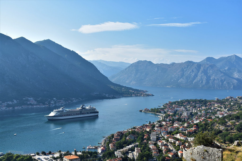 Montenegro-Bucht-von-Kotor_slide